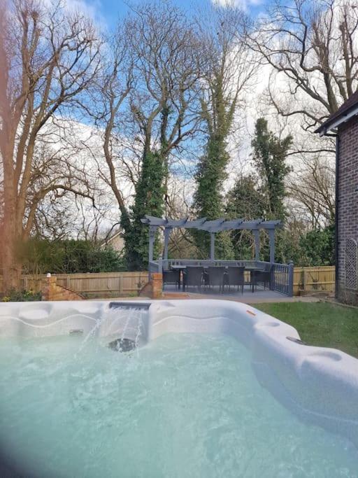 Large Coastal Cottage, Private Indoor Pool, Hut Tub, Sauna And Steam Pod ウェーマス エクステリア 写真